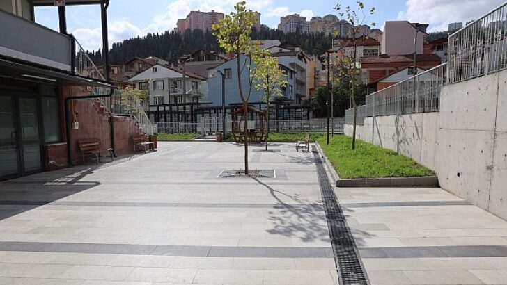 Büyükşehir, İzmit Başaran Camii Meydanı’nı yeniledi