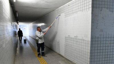 Çiğli’de sonbahar bakımı: Ağaçlar budanıyor, kent güzelleşiyor