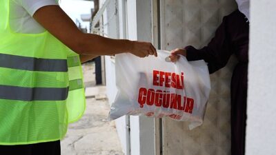 Efes Selçuk’ta beslenme çantaları dayanışma ile doluyor
