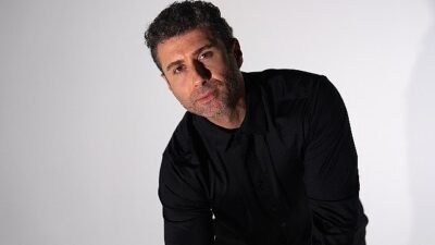 Eser Çakarcı sessizliğini ‘Ay Sende Mi?’ ile bozdu!