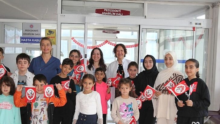 EÜ Diş Hekimliği Fakültesi, çocuklarla Cumhuriyet coşkusunu paylaştı