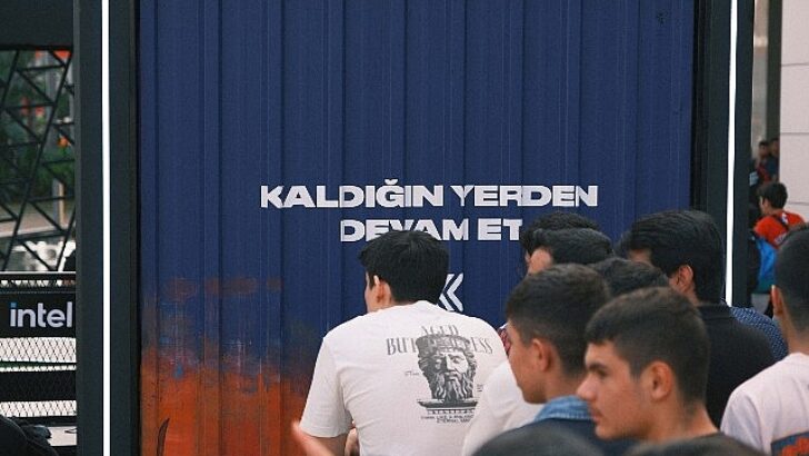 Excalibur’un Gücü RE:PLAY Turnuvasında Oyuncularla Buluştu