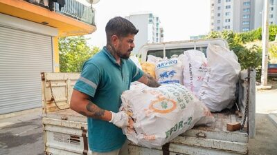 Gaziemir Belediyesi’nden yurttaşlara yakacak odun takviyesi