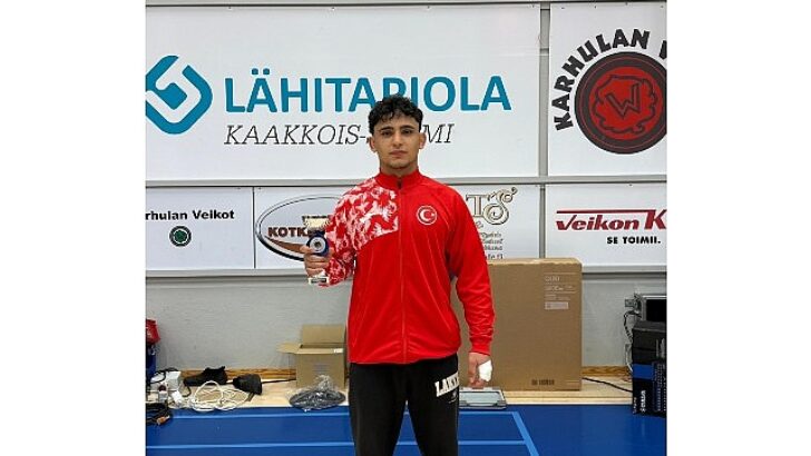 Güreşte İkili Madalya Sevinci