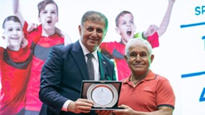 İzmir Büyükşehir Belediye Başkanı Tugay’dan İzmirli sporculara ileti: “Destek bizden şampiyonluklar sizden”