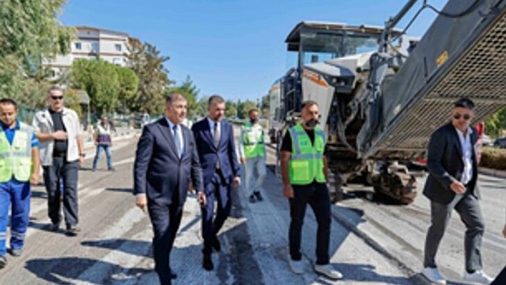 İzmir’in yollarında gece gündüz asfalt çalışması