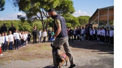 Jandarma arama kurtarma köpeği Çilek çocukların sevgilisi oldu