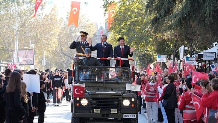 Kadıköy’de Cumhuriyet Yürüyüşü Öncesi Renkli Manzaralar