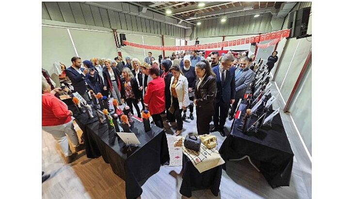 Kahraman Türk Bayanları Gölcük’te Sanatla buluştu