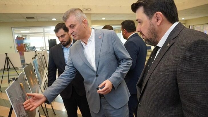“Kanıt” Fotoğraf Standı Gölcük Belediyesi’nde Ziyarete Açıldı