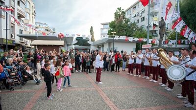 Karşıyaka’da 7’den 77’ye Cumhuriyet coşkusu!