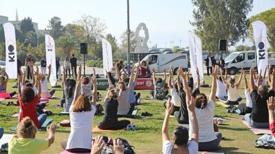Karşıyaka’da yaza ‘yoga’ ile veda