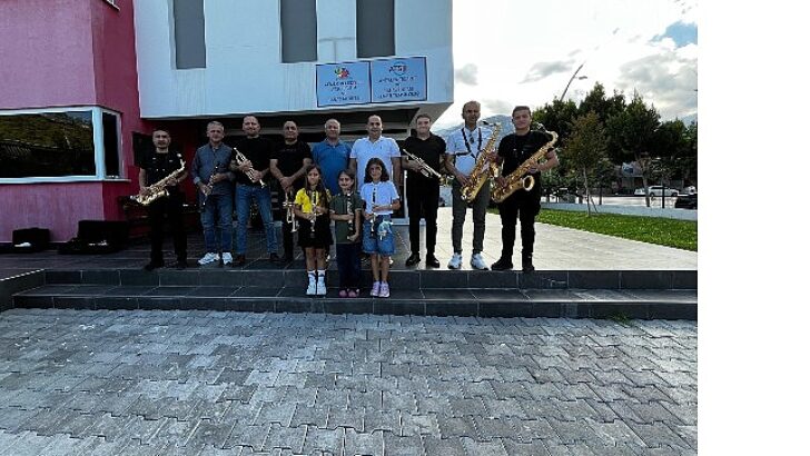 Kemer Belediyesi’nden Burdur Belediyesi bando grubuna dayanak