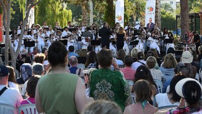 Kemer’de sokak hayvanları faydasına üçüncü konser