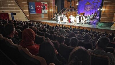 Kent Tiyatroları, perdeyi Gebze’ye taşıdı