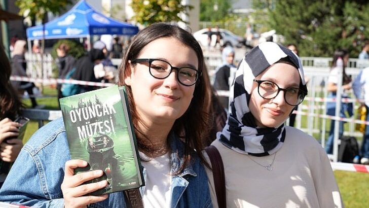 Kitap Fuarı’nda genç müelliflere ağır ilgi