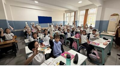 Kitap Fuarının Habercisi Kumbaralar Öğrencilere Dağıtıldı