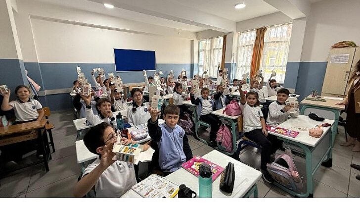 Kitap Fuarının Habercisi Kumbaralar Öğrencilere Dağıtıldı