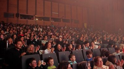 Kocaeli’de perdeler çocuklar için açıldı