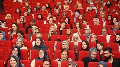 “Kötü kelam dengeyi bozar, yeterli kelam huzuru kurar”