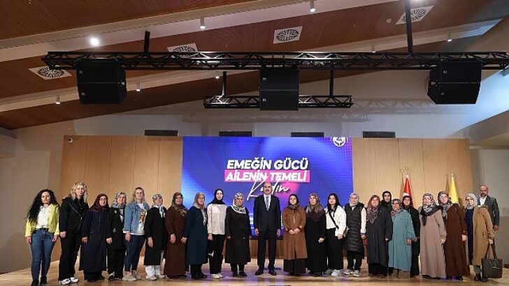 Lider Altay “Aile Yılı” Kapsamında İlçelerden Gelen Hanımlarla Buluştu
