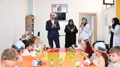 Lider Altay Filistin Hassaslığı İle Dikkat Çeken Minik Öğrencileri Ziyaret Etti