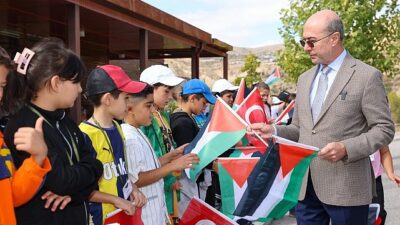 Lider Pekyatırmacı Sille Tabiat Okulu’nda Öğrencilerle Bir Ortaya Geldi