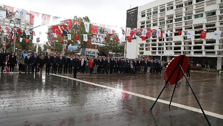 Lider Vekili Özdemir çelenk sunma merasimine katıldı