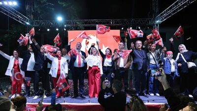 Menemen’de binler, Cumhuriyet sevgisiyle yürüdü