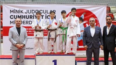 Minik sportmenler Cumhuriyet için ter döktü