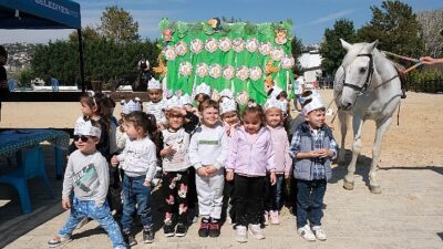 Minikler, Hayvanları Müdafaa Günü’nde atlarla buluştu