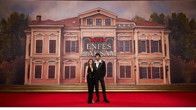 Netflix’in Başrollerini Engin Akyürek ve Aslı Enver’in Paylaştığı Yeni Dizisi Enfes Bir Akşam’ın Galası Gerçekleşti
