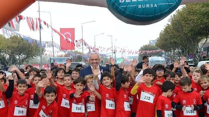 Nilüfer’de binden fazla öğrenci Cumhuriyet için koştu