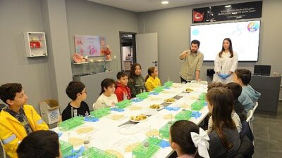 Nilüfer’de çocuklar muzdan DNA izolasyonu yaptı