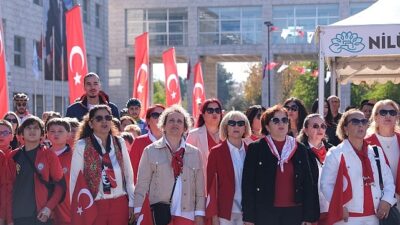 Nilüfer’de Cumhuriyet coşkusu çelenk merasimi ile başladı