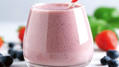 Orman Meyveli Yoğurtlu Smoothie Tarifi
