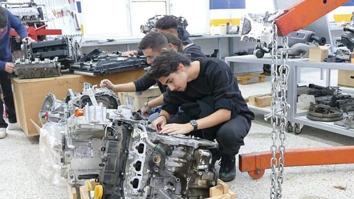 Renault Türkiye’den Ege Meslek Yüksekokulu’na Değerli Bağış