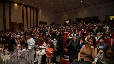“Sevimli Kahramanlar Yarışıyor” Tiyatrosu Miniklerle Buluştu