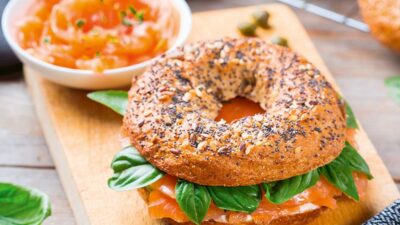 Somon Füme Ve Krem Peynirli Bagel Tarifi
