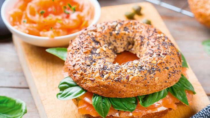 Somon Füme Ve Krem Peynirli Bagel Tarifi