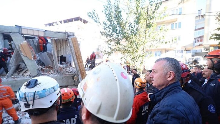 Takımlar enkazdan gelen sese ulaşmaya çalışıyor