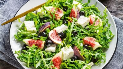 Taze İncirli Roka Salatası