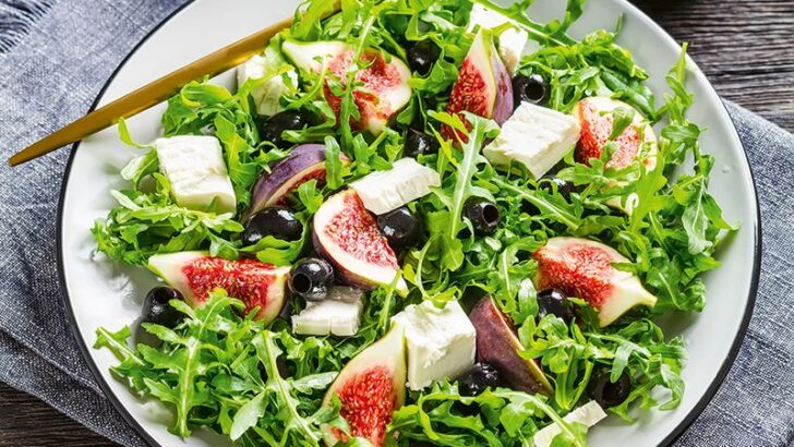 Taze İncirli Roka Salatası