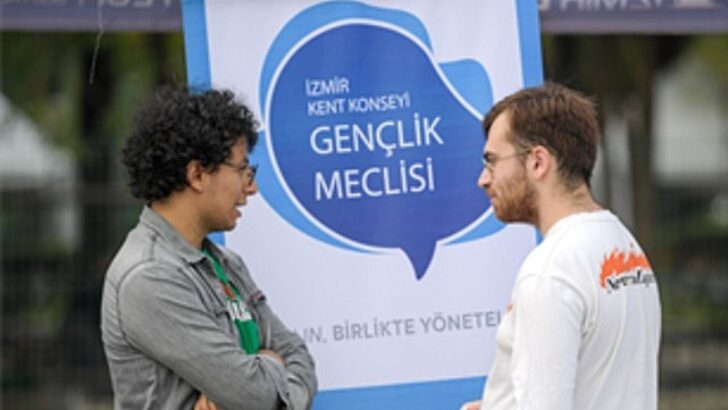 Üniversiteli gençler İzmir’e şenlikle “merhaba” dedi
