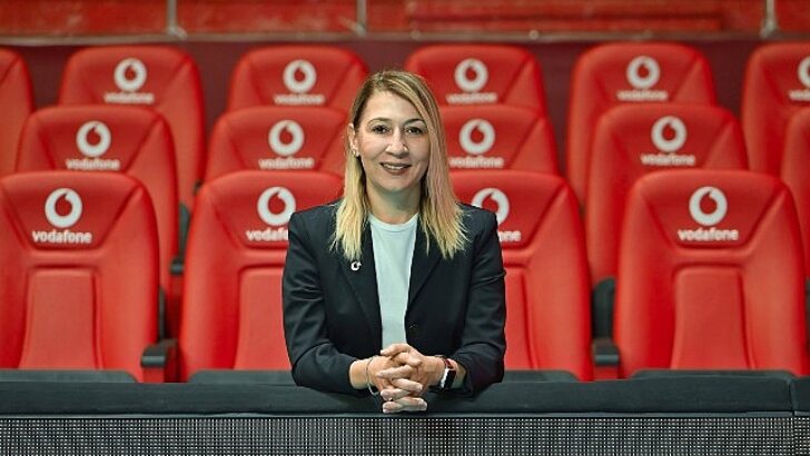 Vodafone Bayan Voleybolunun Yanında Durmaya Devam Ediyor