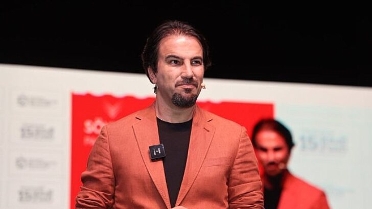 Yabancı: Bırak birtakım beşerler seni sevmesin