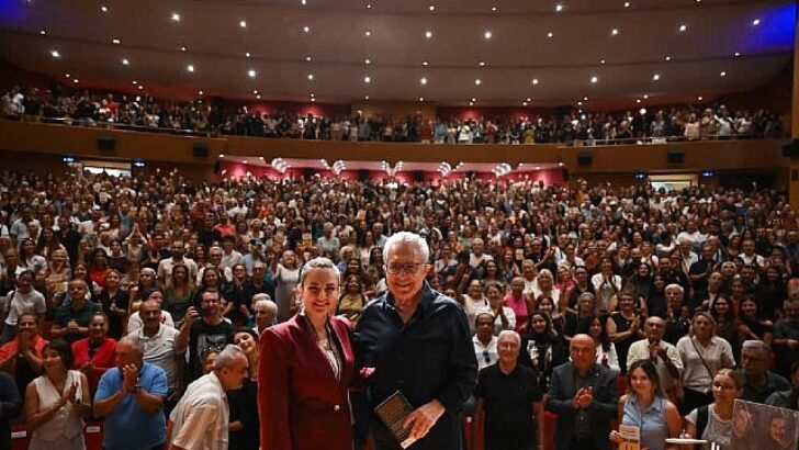 Zülfü Livaneli okurlarıyla buluştu