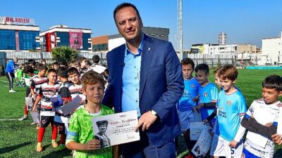 Bornovalı minikler 10 Kasım anısına çaba etti