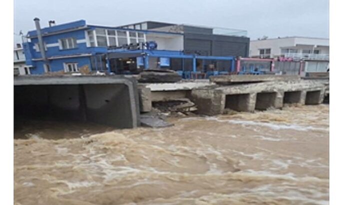 Karaburun, Çeşme ve Foça’da tesirli olan yağışlar için gruplar seferber oldu