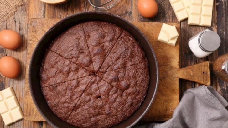 Tek Tavada Beyaz Çikolatalı Kek Tarifi